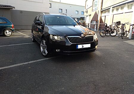 Skoda Superb 2.0 TDI 125 kw (170 PS) DSG 4x4 Kombi