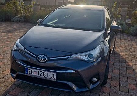 Toyota Avensis 1,6-l-D-4D Business Ed. Touring Spor...