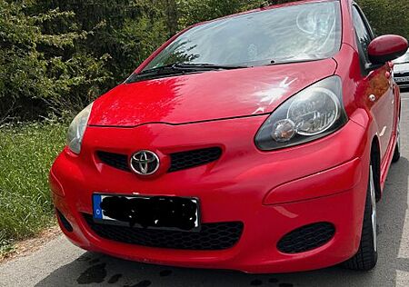 Toyota Aygo (X) Aygo Cool Red (Schräghecklimousine)