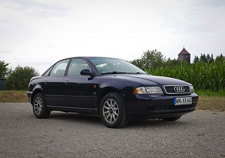Audi A4 2.6 -