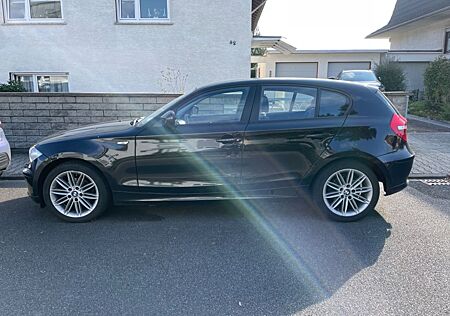 BMW 116d FACELIFT NAVI M-FELGEN SCHECKHEFTGEPFLEGT