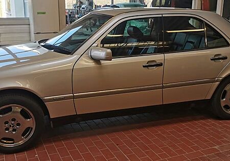 Mercedes-Benz C 250 gebraucht kaufen Mercedes-Benz C 250 TD ELEGANCE