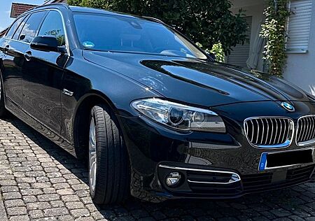 BMW 530d xDrive Touring A Luxury Line / Standheizung