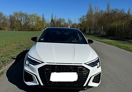 Audi S3 TFSI S tronic quattro -