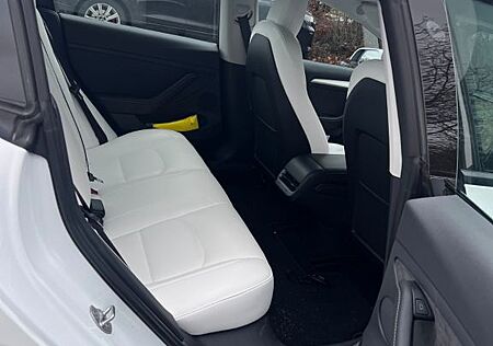 Tesla Model 3 Allradantrieb mit Dualmotor Performa...