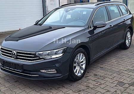 VW Passat Variant Volkswagen Busin PAN DSG,NAV,LED,KAM,ACC,AHK