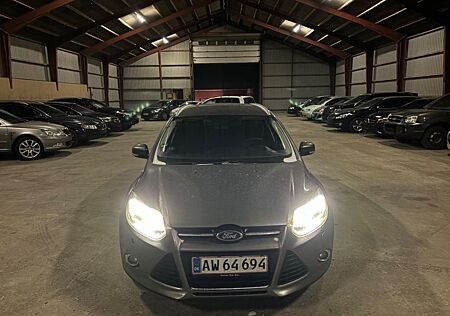 Ford Focus Turnier Titanium AUTOMATIK