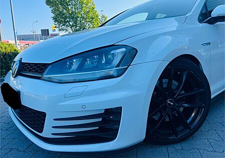VW Golf Volkswagen 2.0 TDI DSG BMT GTD GTD