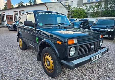 Lada Niva Only*CD-Radio*4x4*AHK*Tüv Neu*