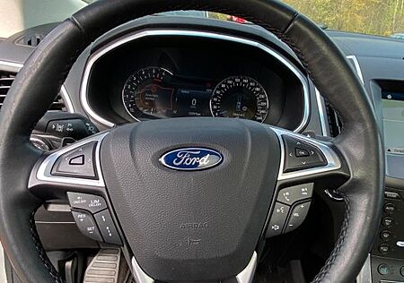 Ford Edge 2,0 l TDCi Bi-Turbo 4x4Titanium