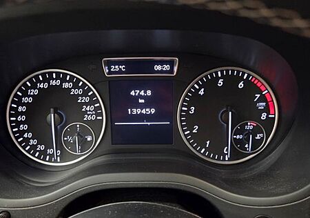 Mercedes-Benz B 180 -