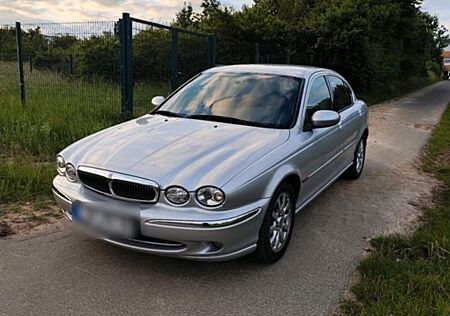 Jaguar X-Type 2.5 Liter V6 -