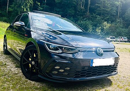 VW Golf Volkswagen VIII GTI 2.0 TSI BLACK*PANO*IQ.Light*8fach Garan