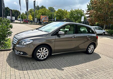 Mercedes-Benz B 220