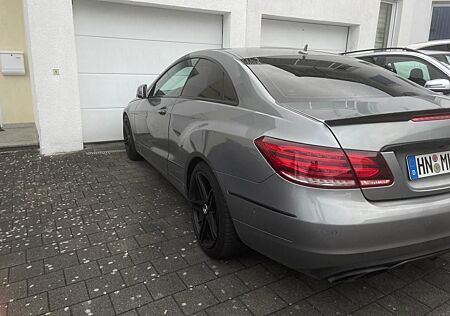 Mercedes-Benz E 250 Coupé Autom. -