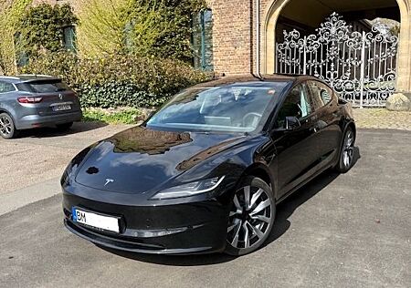 Tesla Model 3 Allradantrieb mit Dualmotor Long Ran...