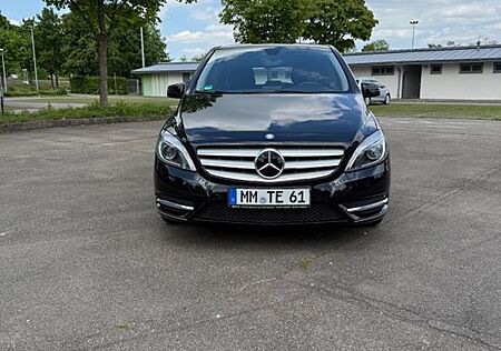 Mercedes-Benz B 180 -