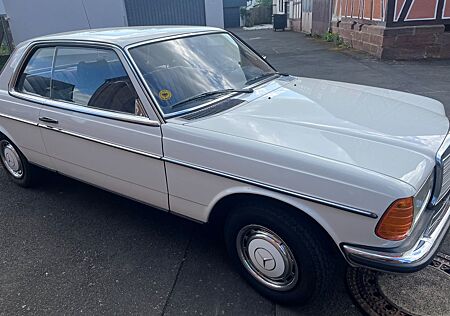 Mercedes-Benz 280 123 280CE