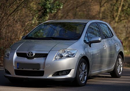 Toyota Auris mit TÜV bis 05.2026!