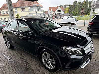 Mercedes-Benz GLA 200 Panorama Kamera Memory AHK Navi Xenon