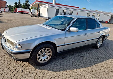 BMW 735i A -