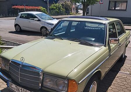Mercedes-Benz 240
