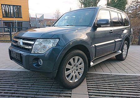 Mitsubishi Pajero 3,2 DI-D Instyle 7Sitzer TÜV Neu Voll.