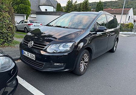 VW Sharan Volkswagen 2.0 TDI DSG Panorama/Xenon/7-Sitzer/AHK