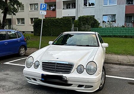 Mercedes-Benz E 200 Zuverlässiger Mercedes CLASSIC