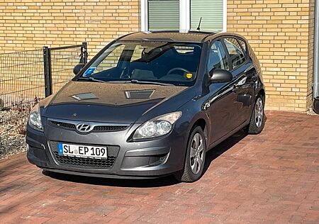 Hyundai i30 1.4 Classic, Beschreibung lesen!
