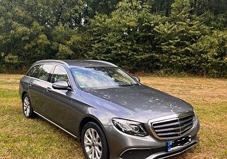 Mercedes-Benz E 220 E 220d T EXCLUSIVE Autom. EXCLUSIVE