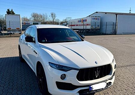 Maserati Levante Diesel 3.0 V6 4x4 - STERNENHIMMEL