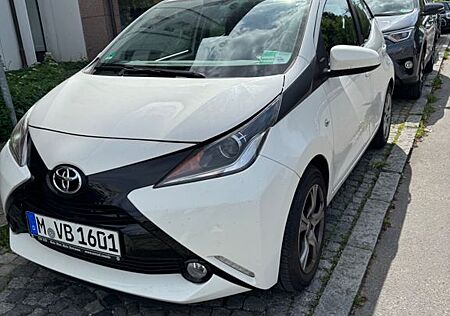 Toyota Aygo (X) Aygo (X) 1,0-l-VVT-i x x