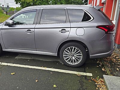 Mitsubishi Plug-in Hybrid Outlander 2.4 MIVEC PLUG-IN H...