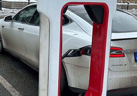 Tesla Model S P85 // FREE SUPERCHARGER
