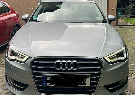 Audi A3 Sportback 1.4 TFSI S tronic Ambiente + AHK