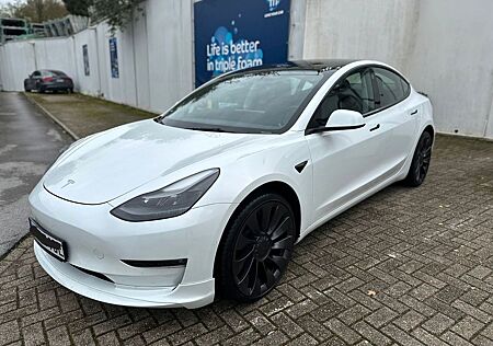 Tesla Model 3 Allradantrieb mit Dualmotor Performa...
