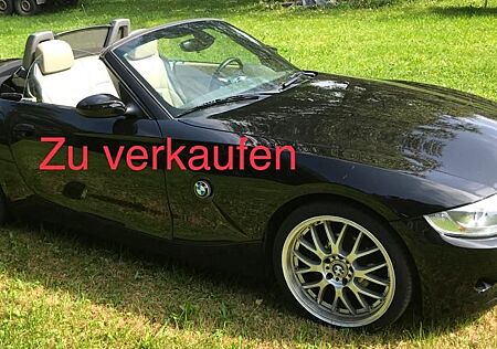 BMW Z4 2.2i - schwarz, schöne 19 Zoll Alufelgen Top