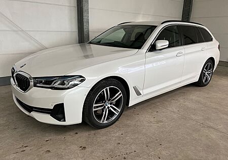 BMW 520 520dTouring xDrive+Innovation+HUD+AHK+ParkAssist