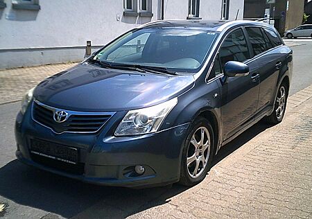 Toyota Avensis Combi Executive 2.2 D-4D Automatik