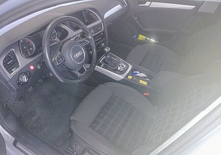 Audi A4 2.0 TDI 110kW Avant Ambition NAVI; Xenon