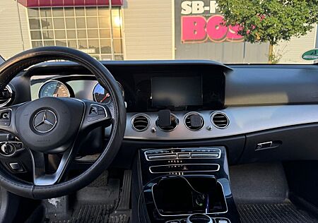Mercedes-Benz E 220 d Autom. SHZ, Kamera,Leder,LED, Navi,