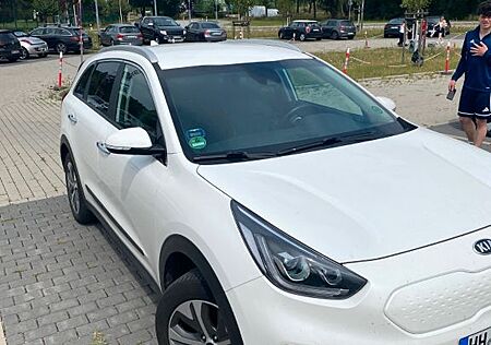 Kia Niro EV 2021 64kWh mit Anhängerkupplung