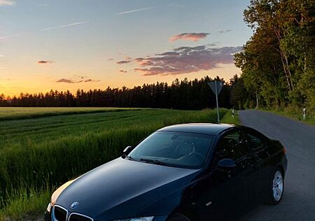 BMW 320d Coupé e92 Monacoblau M-Sportpaket Xenon