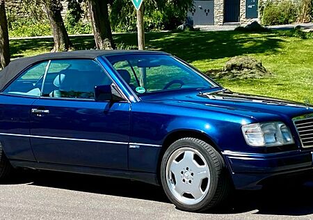 Mercedes-Benz 220