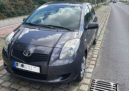 Toyota Yaris 1,3-l-VVT-i Cool Cool