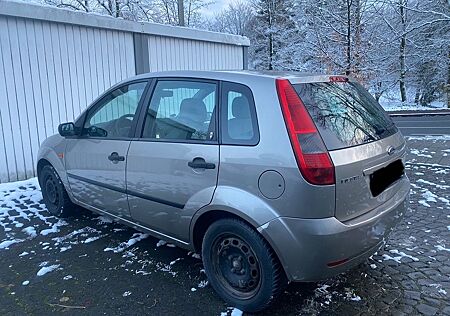 Ford Fiesta 1.4 Ghia 80 PS