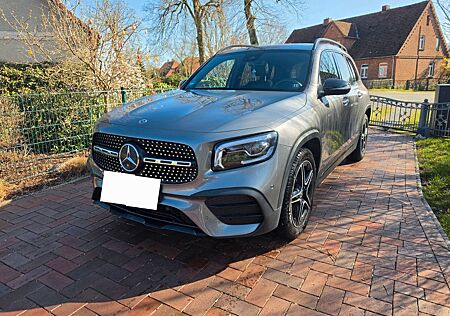 Mercedes-Benz GLB 200 Mercedes d AMG Line | Pano | Leder