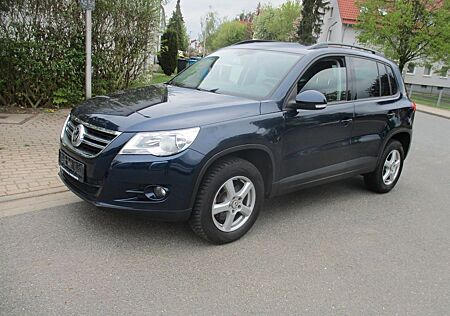 VW Tiguan Volkswagen 2.0 TDi Freestyle /AHK+SHZ+PDC+S-Heft!!!
