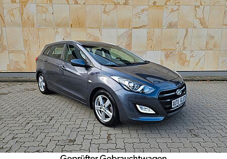 Hyundai i30 cw Trend *PDC*KLIMA*8-FACH*ALU*LED*1.HAND*